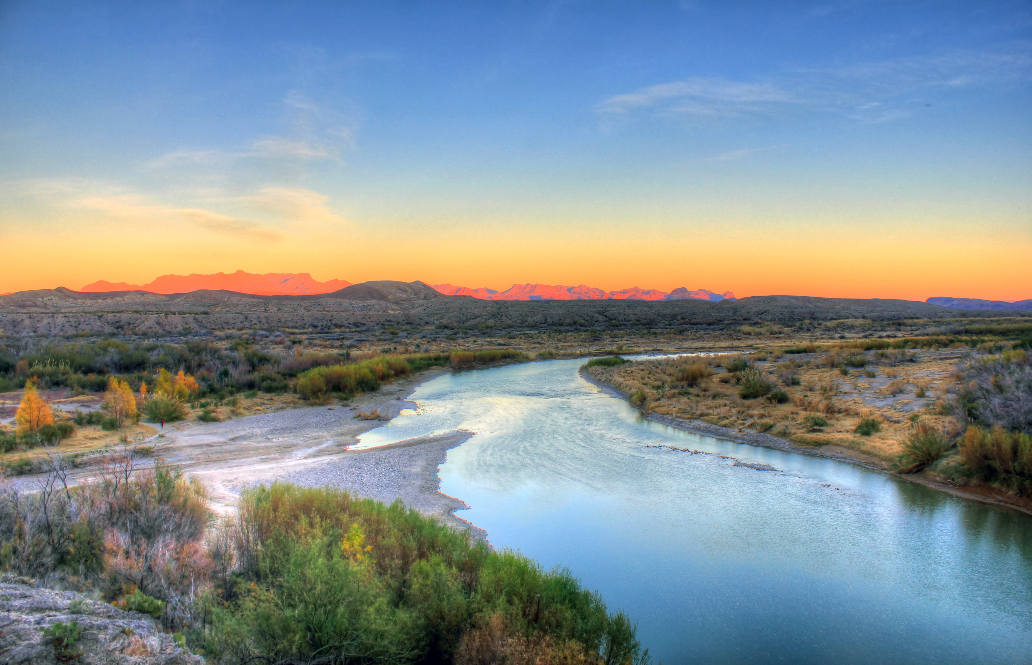 texas-big-bend-national-park-overview-of-the-rio-grande-at-dusk